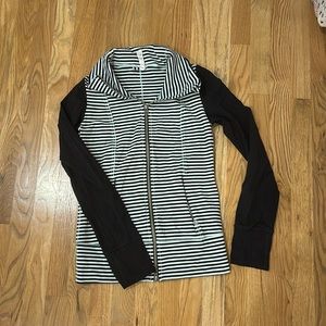 size 4 lululemon zip up